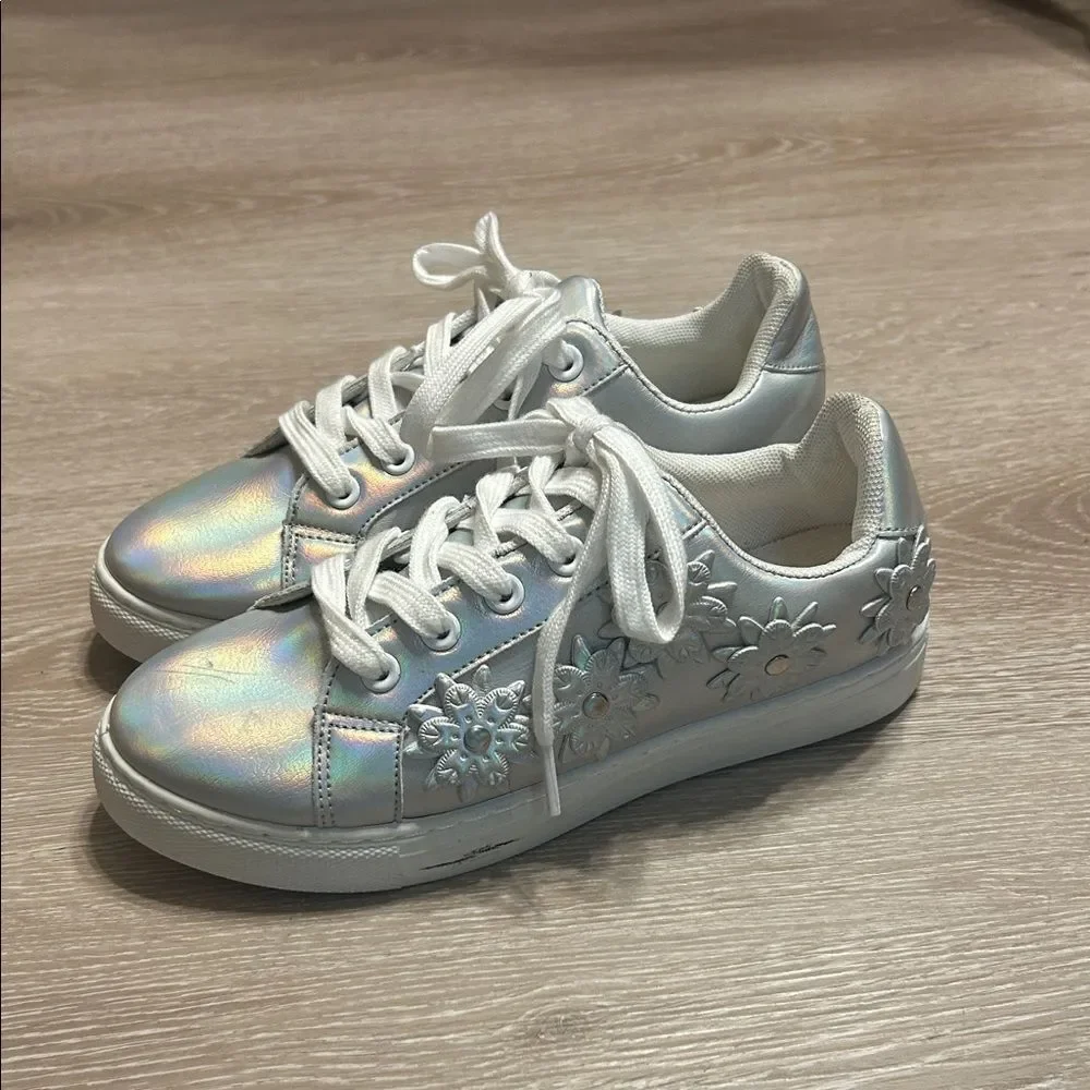 Charlotte Girls Silver Holographic Floral Embellished Sneakers Sz 3
